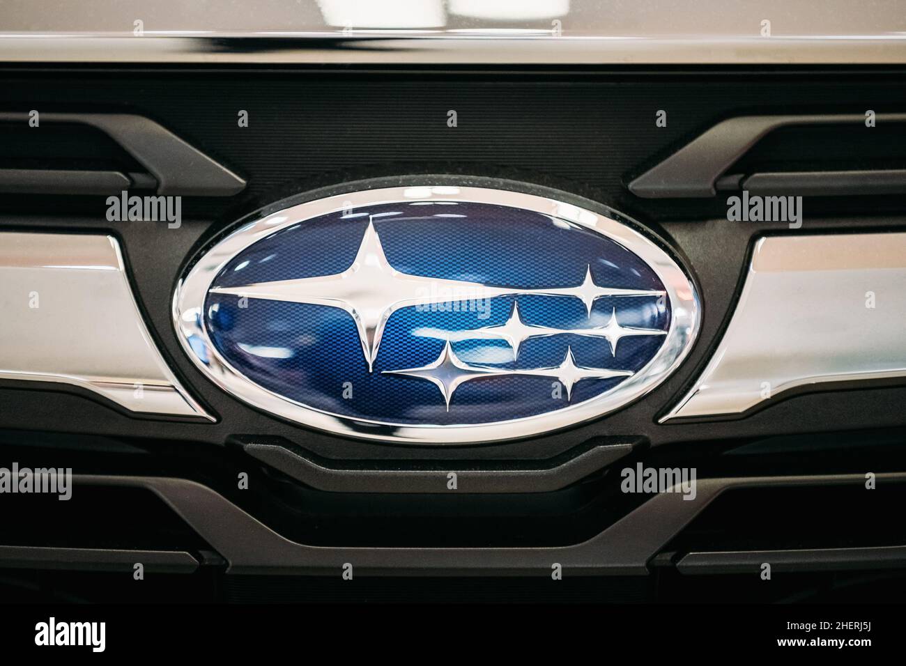 Gros plan logo de Subaru.Subaru est la division de fabrication automobile du conglomérat japonais de transport Fuji Heavy Industries (FHI). Banque D'Images