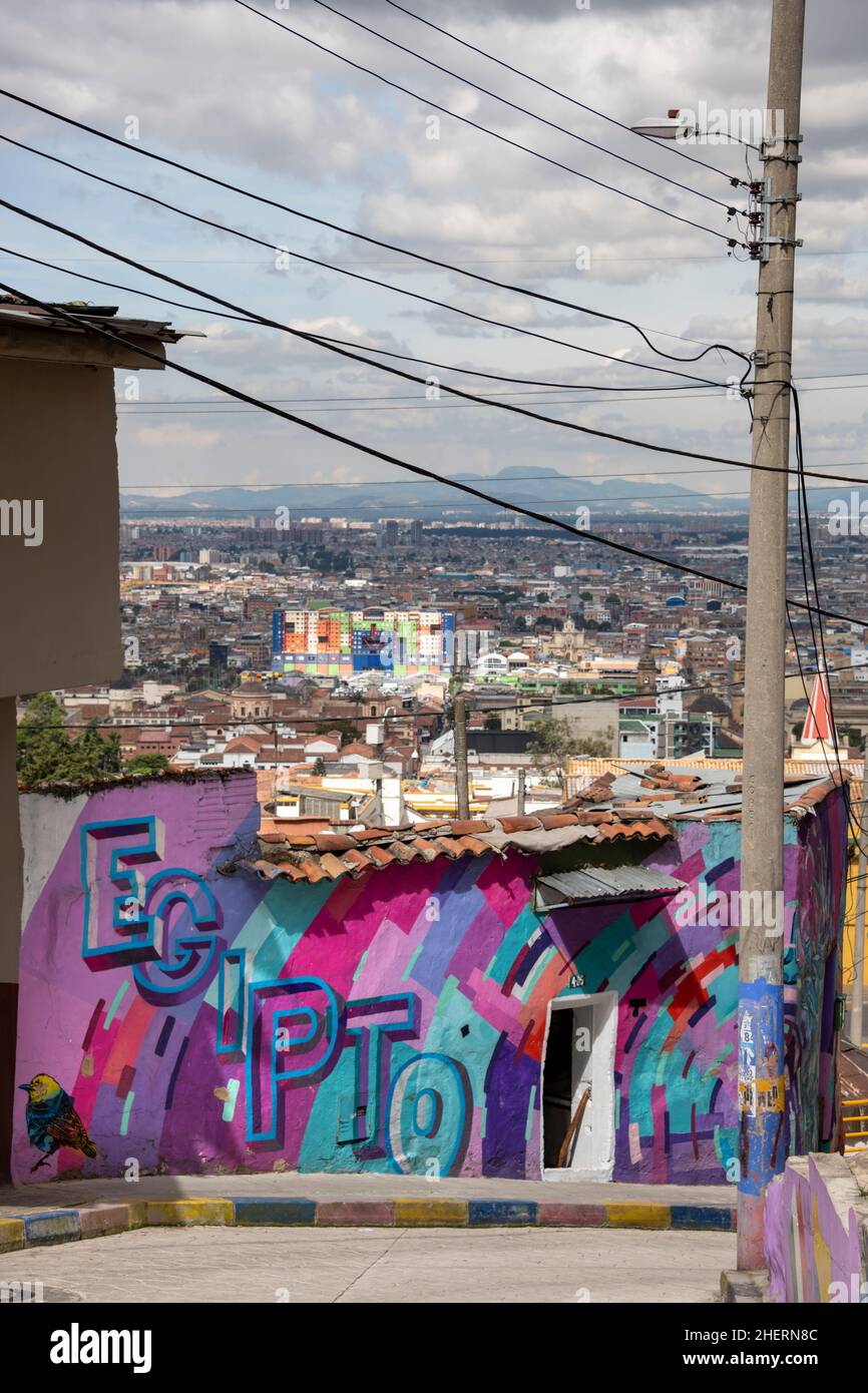 Des peintures murales sur les murs de la maison dans le quartier autrefois célèbre de Barrio Egipto, Bogota, Colombie, Amérique du Sud.Visites touristiques maintenant. Banque D'Images