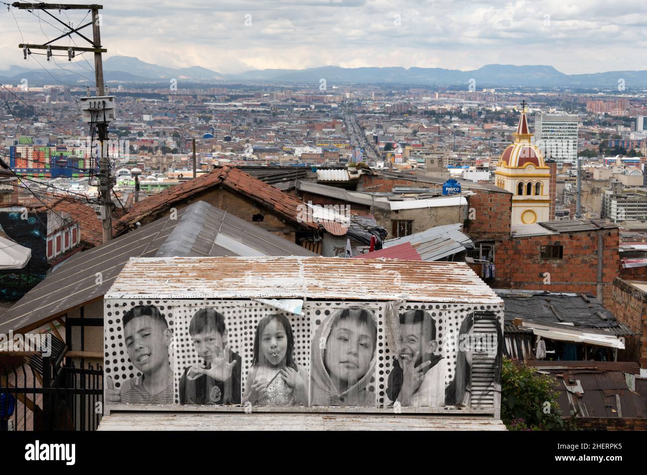 Art de rue sur les murs de maison dans le quartier autrefois célèbre de Barrio Egipto, Bogota, Colombie, Amérique du Sud.Visites touristiques maintenant. Banque D'Images