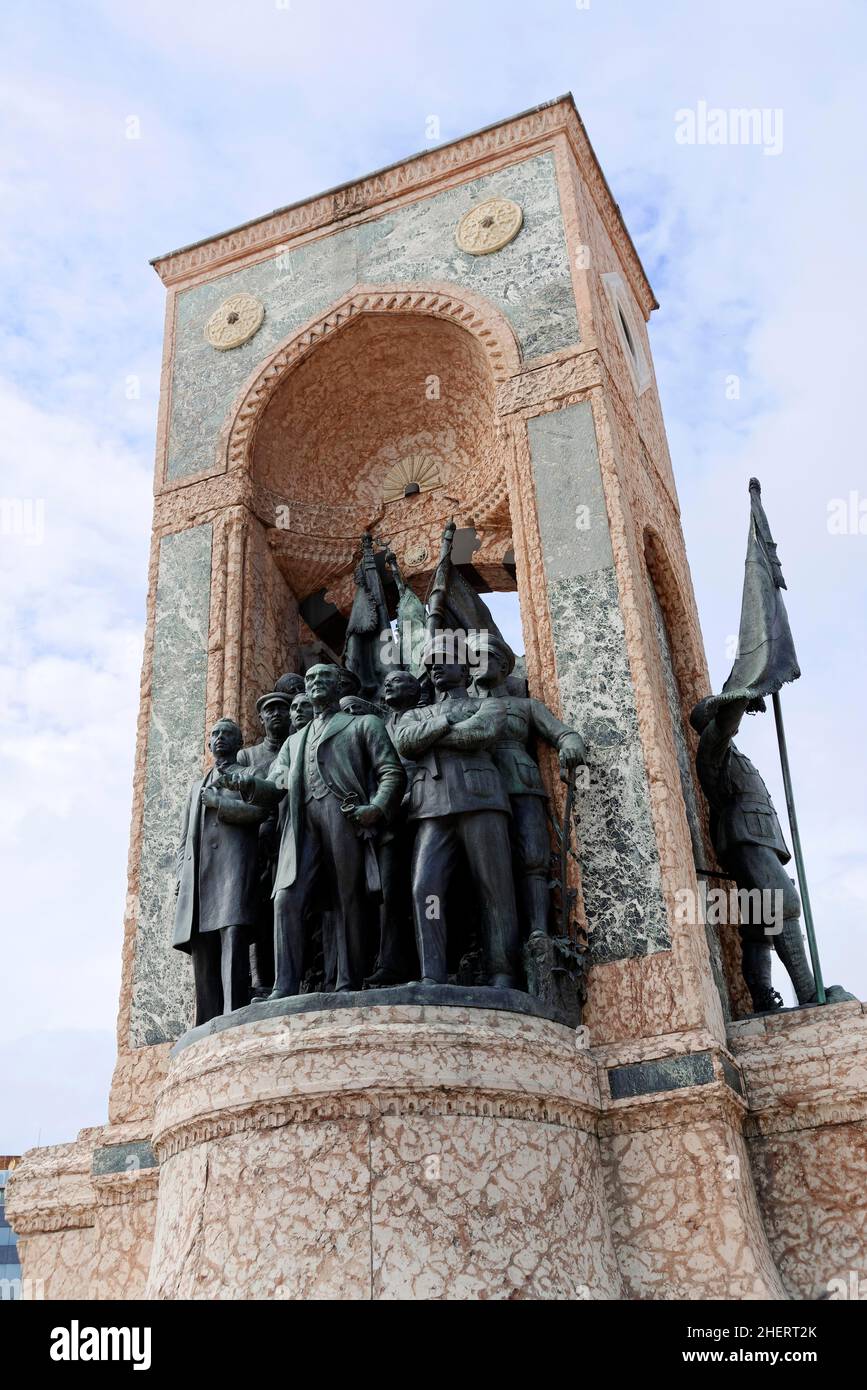 Mustafa Kemal Atatuerk avec des camarades d'armes, Monument de l'indépendance par Pietro Canonica, place Taksim ou Taksim Meydani, Beyoglu, Istanbul, européen Banque D'Images