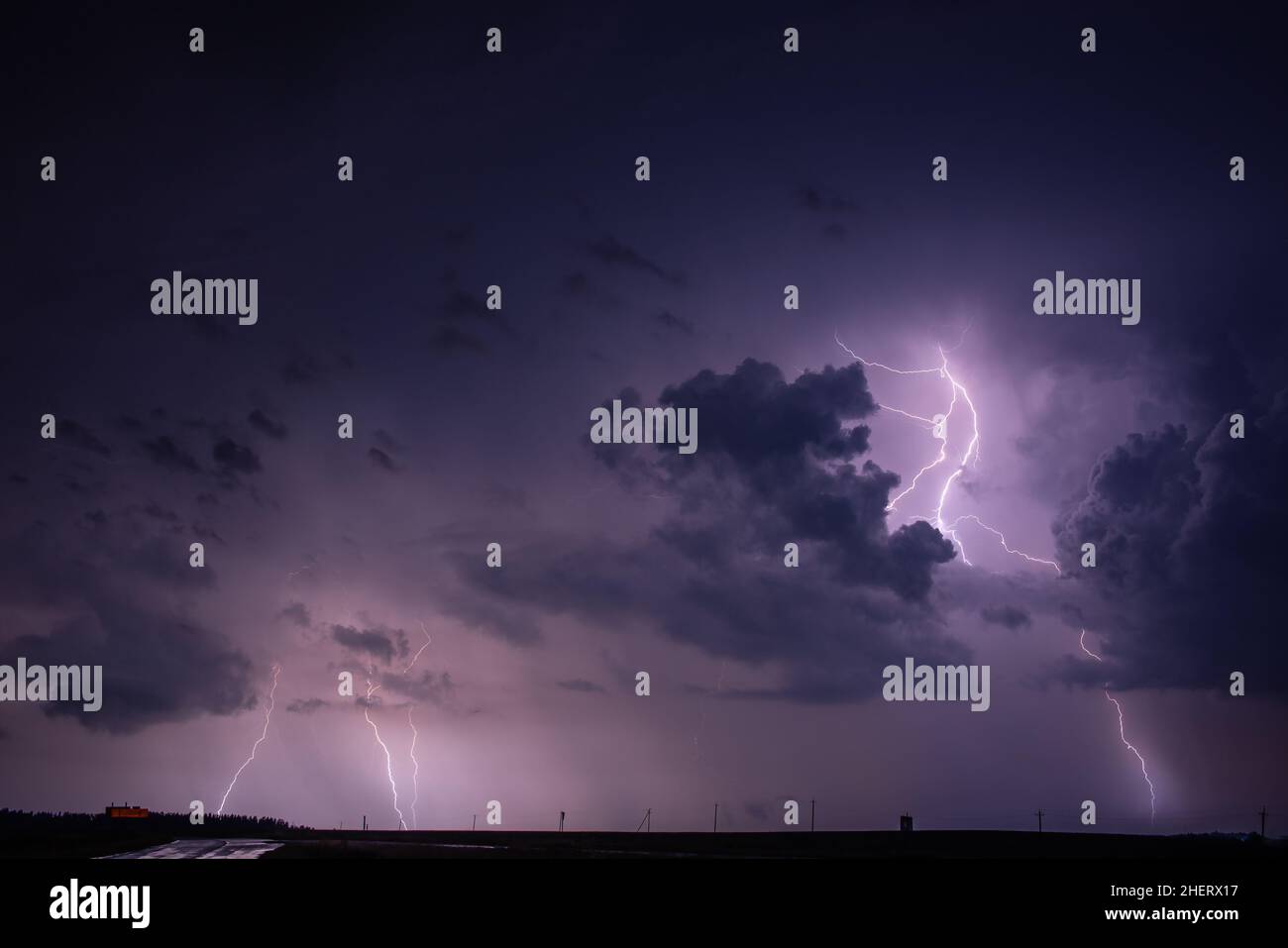 Coup d'éclair d'un orage avec nuages d'orage Banque D'Images
