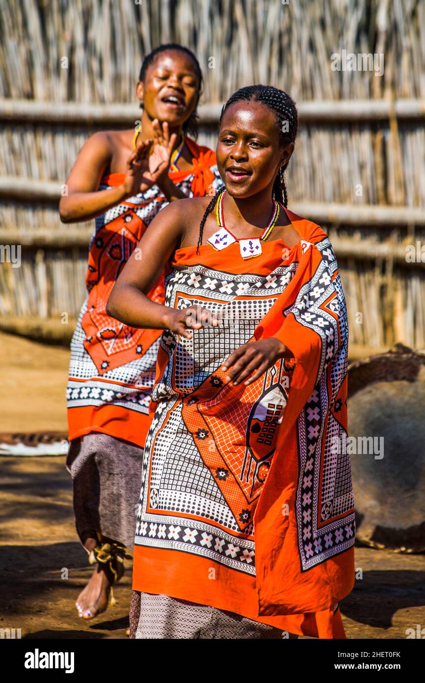 Danses, aperçus de la vie du swazis, village culturel du swazzi, réserve naturelle, Swaziland, eSwatini,Afrique du Sud, Millane Banque D'Images