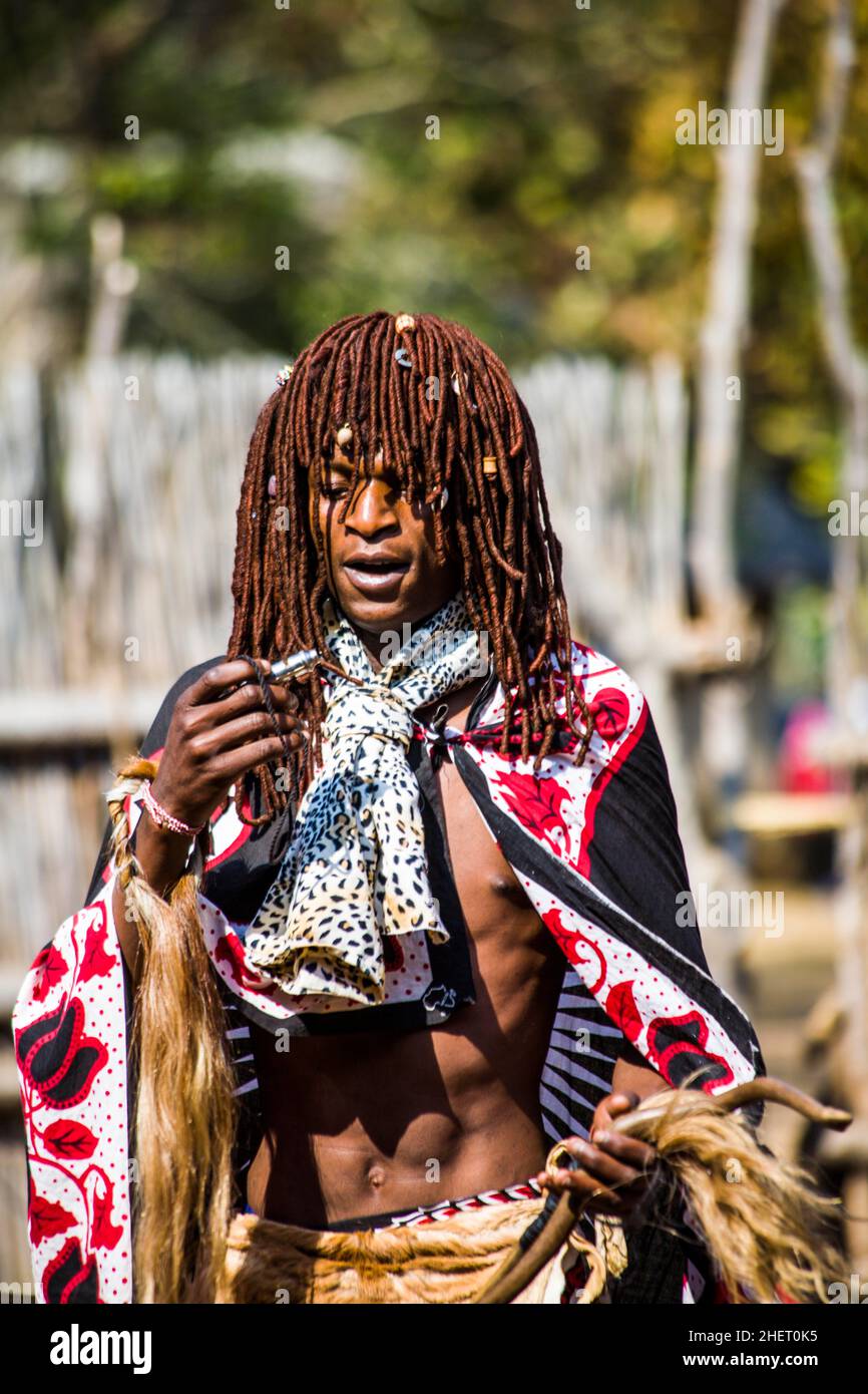 Shaman, aperçus de la vie swazie, village culturel swazzi, réserve faunique, Swaziland, eSwatini,Afrique du Sud, Millane Banque D'Images