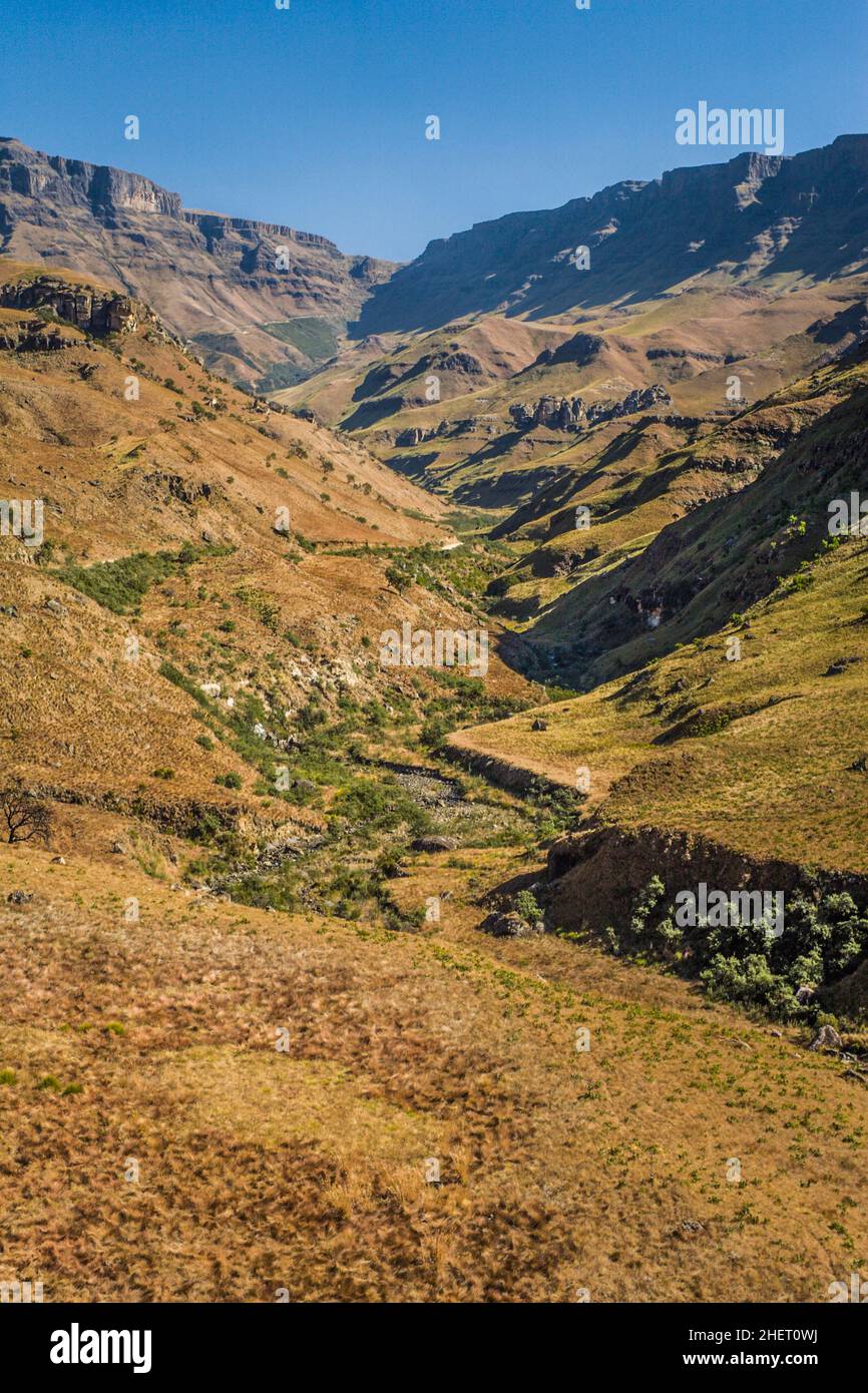 Les montagnes Drakensberg, spectaculaires sur le plan scénique, s'élèvent à 3482 m, parc Ukhahlamba-Drakensberg, Afrique du Sud Banque D'Images