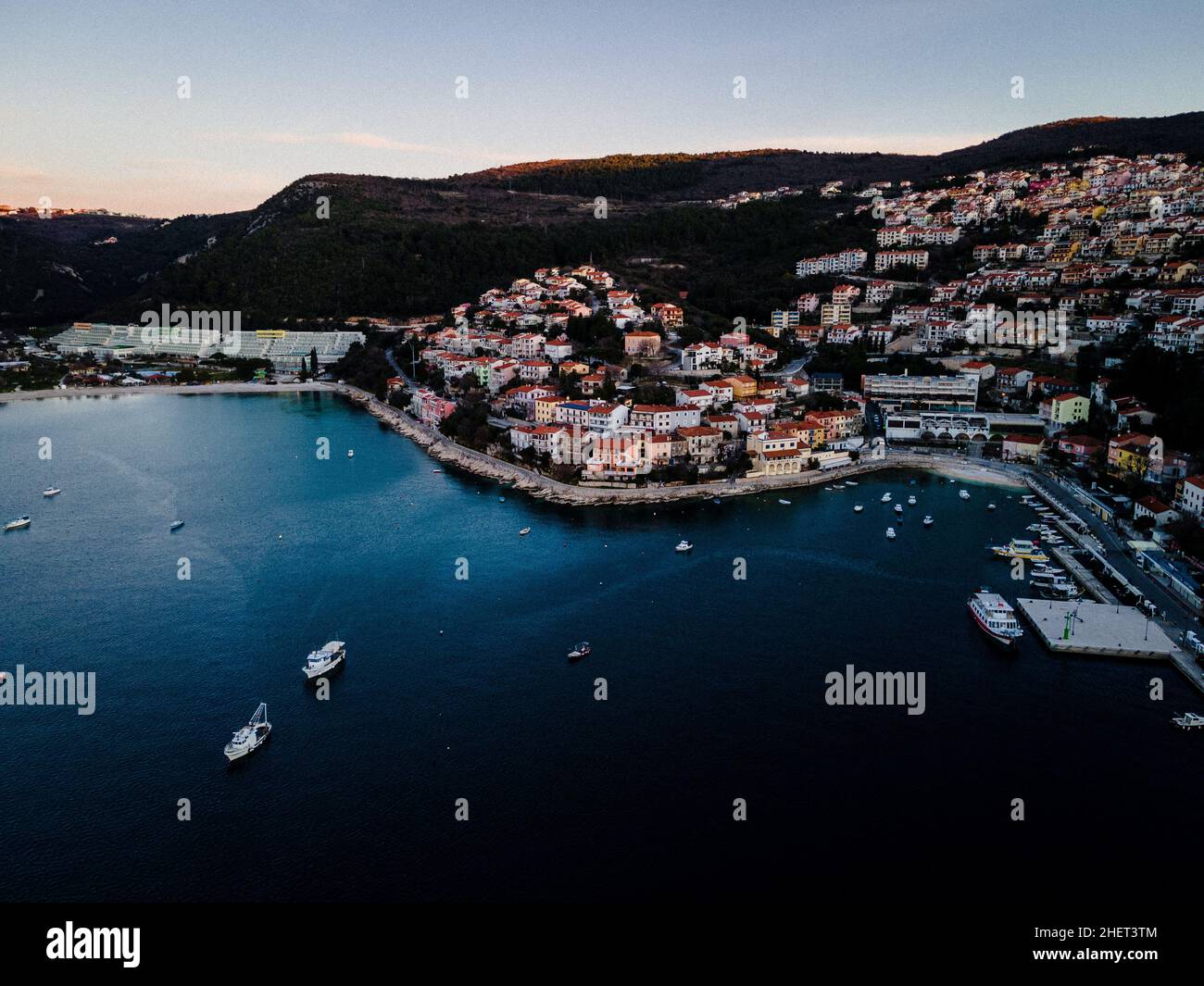 Panorama aérien de Rabac au coucher du soleil Istrie, Croatie Banque D'Images