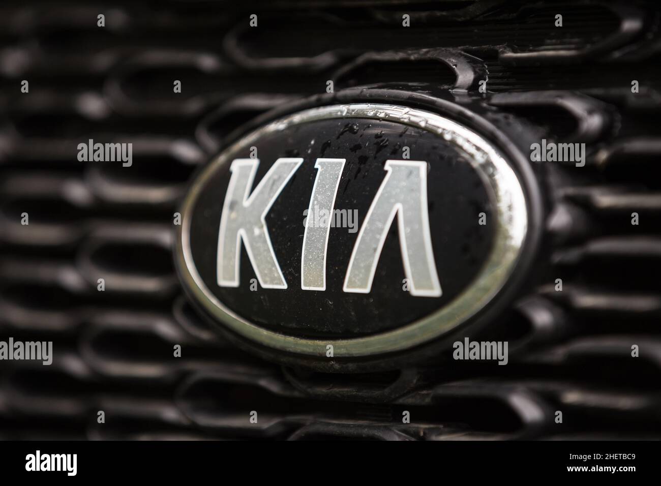 LOGO KIA Silver.Fondée en 1944, Kia Motors est le deuxième constructeur automobile de Corée du Sud. Banque D'Images