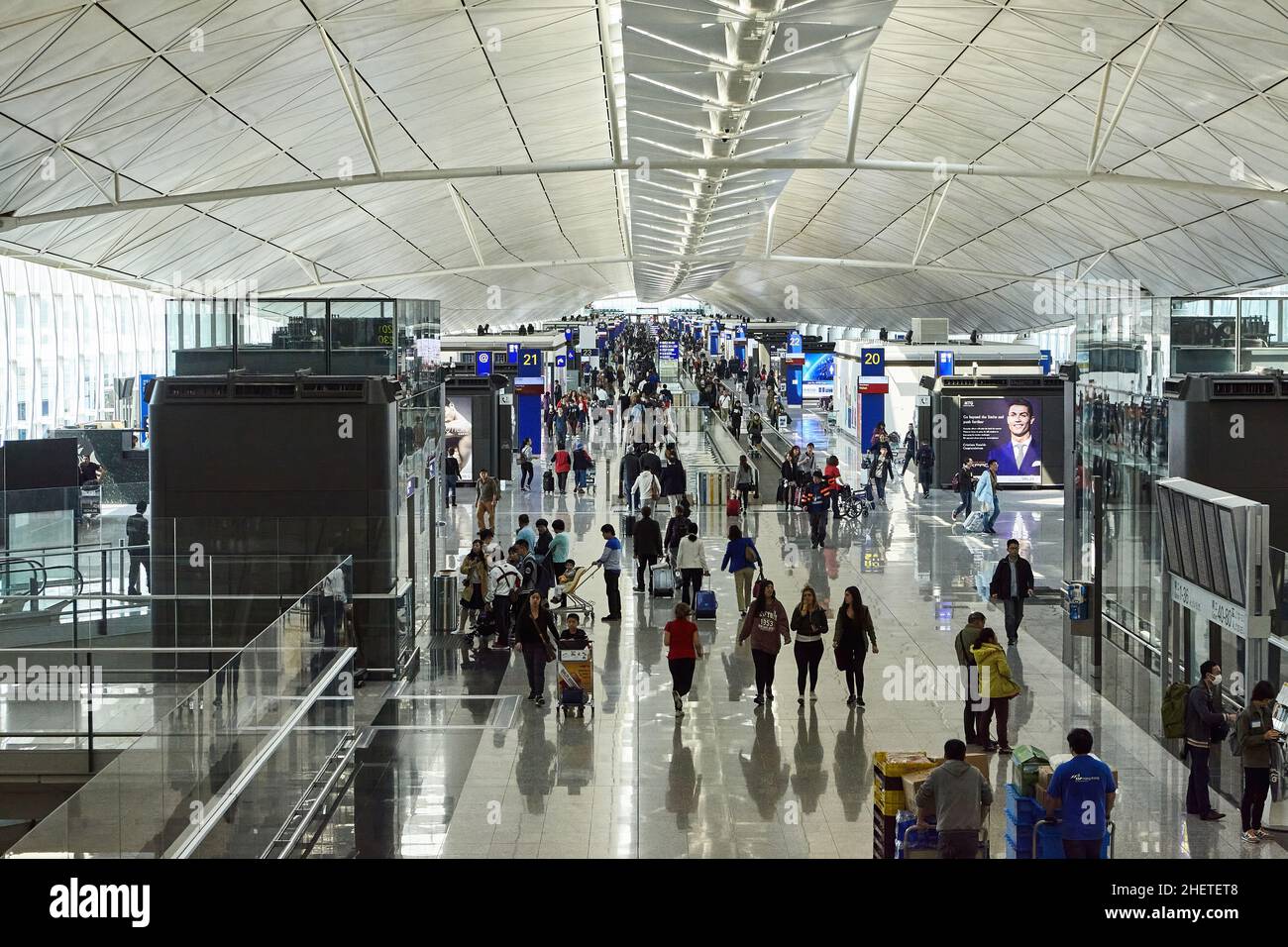 L'aéroport international de Hong Kong est l'un des plus grands centres de transbordement, hub passagers et porte d'entrée pour des destinations en Chine et en Asie. Banque D'Images