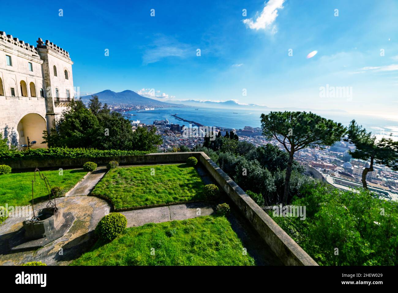 Vue panoramique de la ville de Naples Naples avec le célèbre Vésuve en