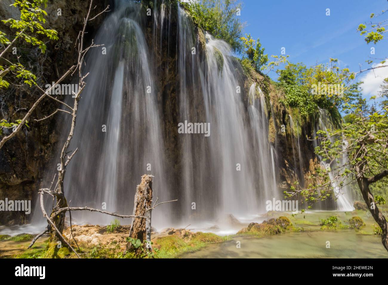 Cascade de Mali Prstavac dans le parc national des lacs de Plitvice, Croatie Banque D'Images