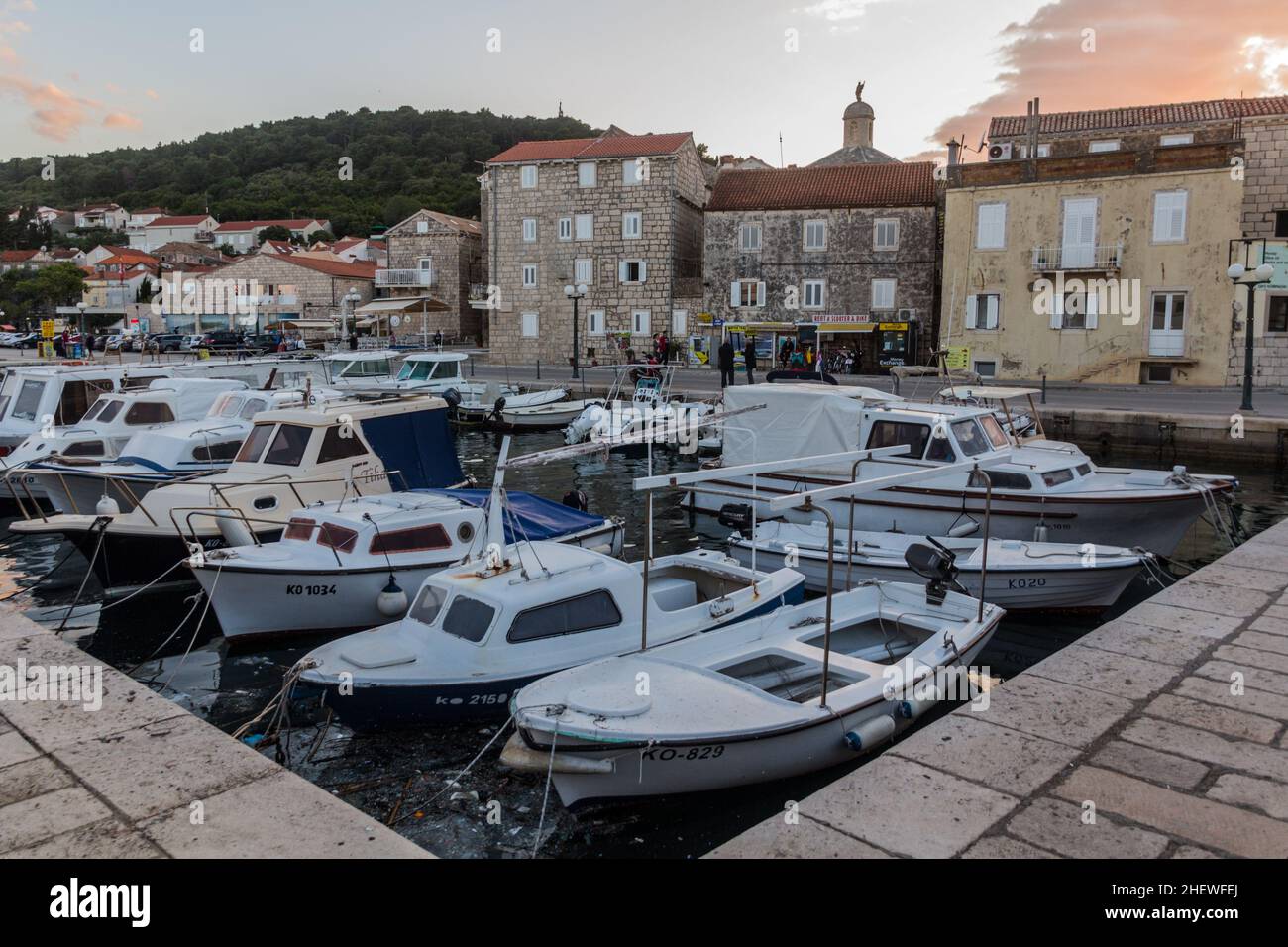 KORCULA, CROATIE - 29 MAI 2019 : bateaux dans un port de plaisance de Korcula, Croatie Banque D'Images