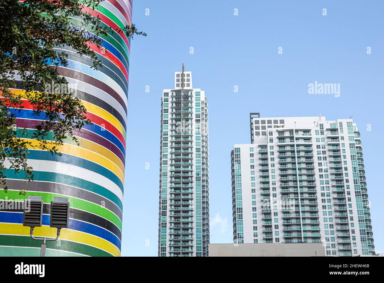 Miami Florida Brickell South Miami Avenue Fabian Burgos murale rayures colorées tours de haute tour immeubles condominium résidentiel Banque D'Images