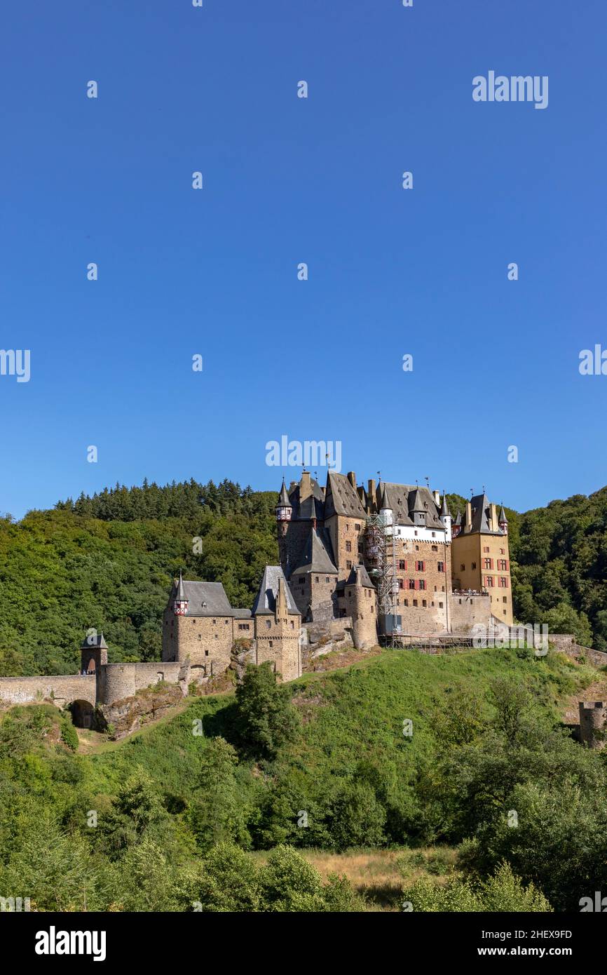 ancien-ch-teau-historique-d-eltz-dans-la-r-gion-de-rh-nanie-palatinat