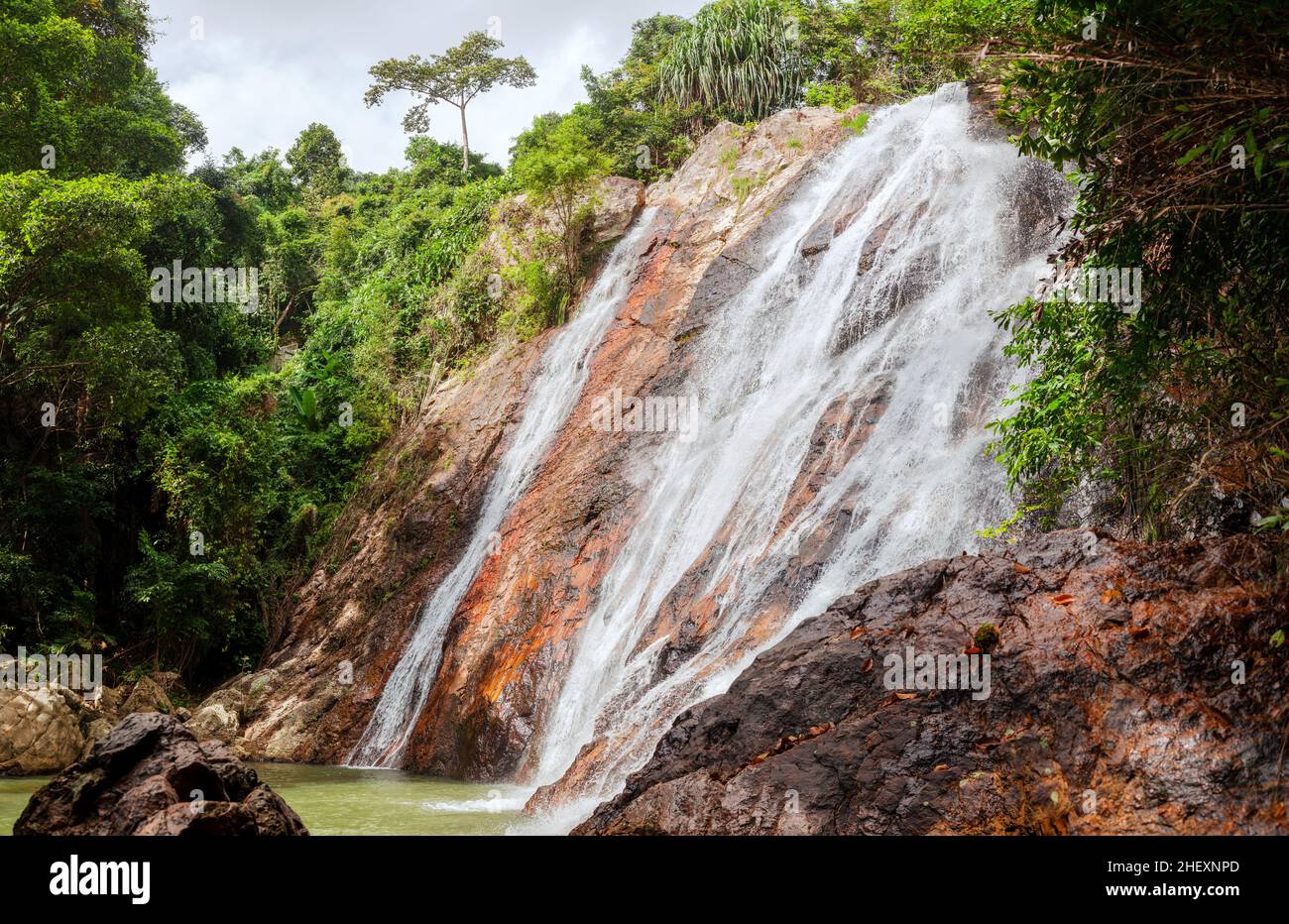Cascade Na Muang Koh Samui Island Thailand, cascade de Namuang, chute d'eau, paysage de rochers de montagne, forêt tropicale de jungle,déplacement Banque D'Images