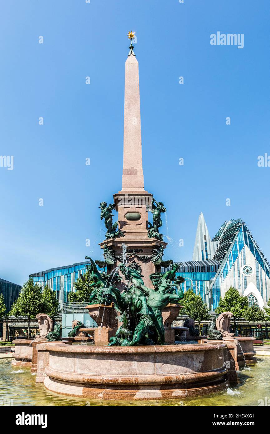 Fontaine avec un nom Mendebrunnen à Leipzig, au centre-ville, l'Allemagne, l'été Banque D'Images