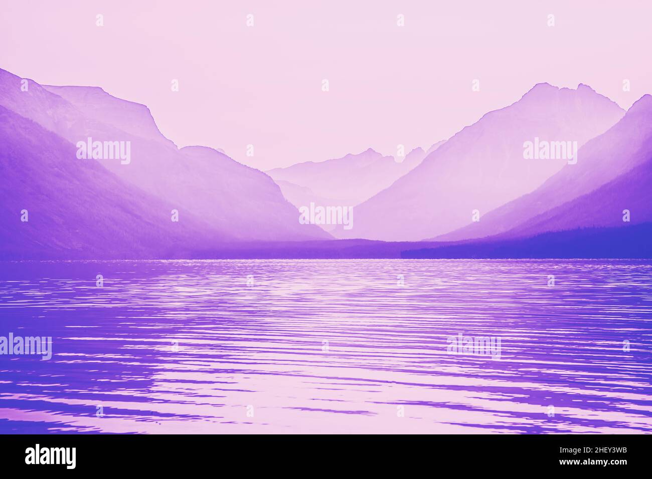 Ambiance matinale pastel au lac McDonald dans le parc national des Glaciers, Montana Banque D'Images