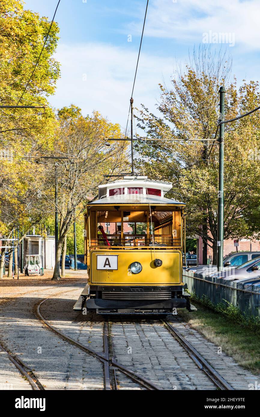 Ancien tramway jaune historique à Lowell, États-Unis Banque D'Images