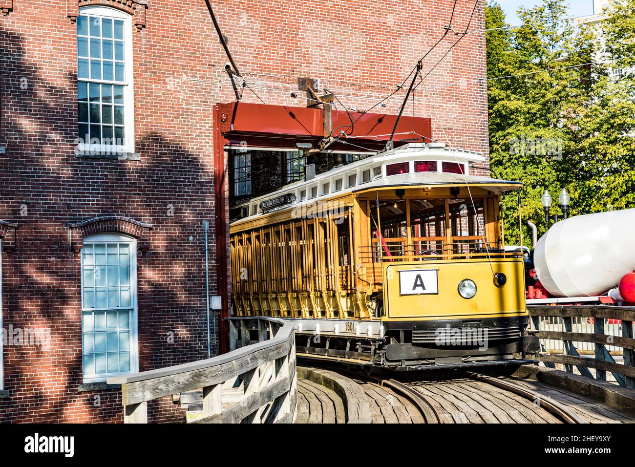 Ancien tramway jaune historique à Lowell, États-Unis Banque D'Images