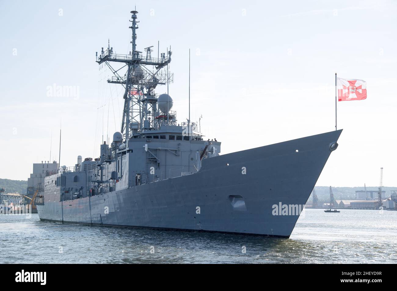 Polonais Oliver Hazard Frégate de missile guidé de classe Perry ORP général Kazimierz Pulaski 272 (ancien USS Clark FFG-11) à Gdynia, Pologne © Wojciech Strono Banque D'Images