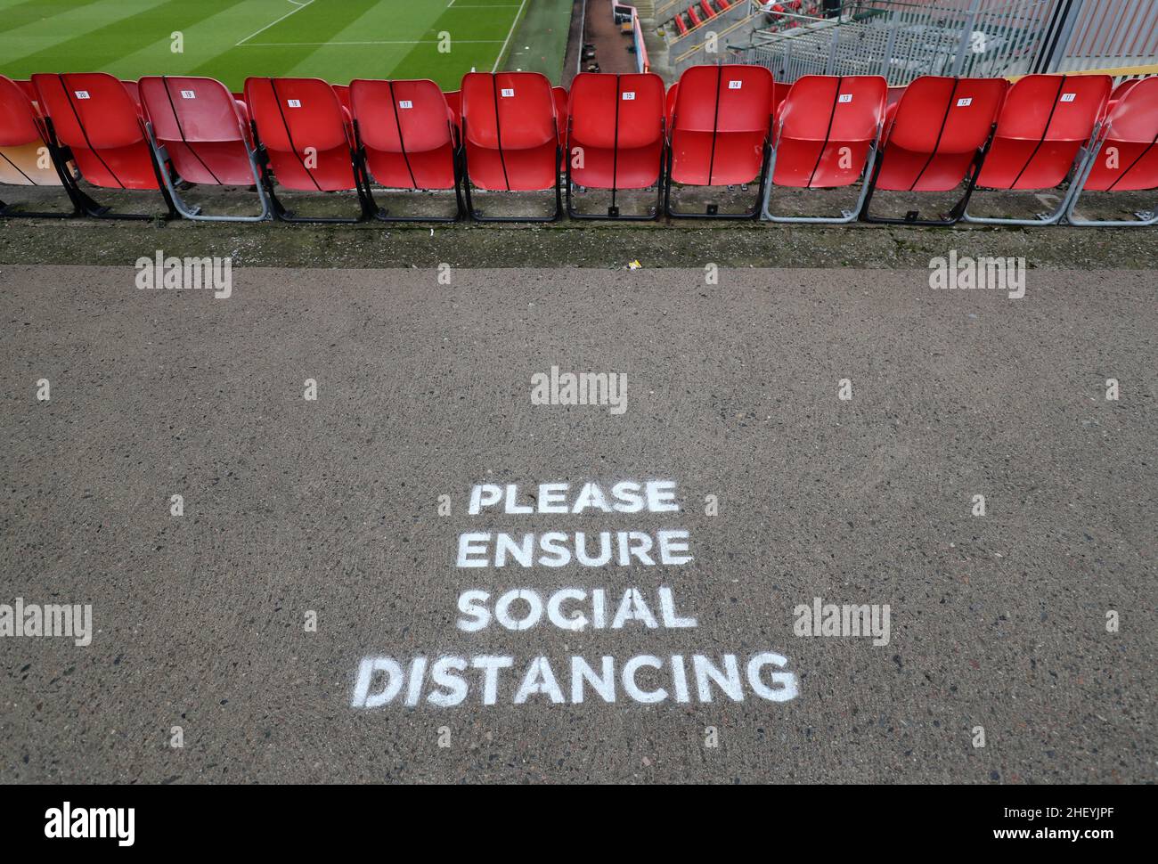Photo du dossier datée du 10-01-2021 de directives pour la distanciation sociale.Les sports professionnels touchés par les récentes limites imposées aux spectateurs pour combattre Covid-19 ont reçu £2,55 millions de soutien financier du Gouvernement écossais.Date d'émission : jeudi 13 janvier 2022. Banque D'Images