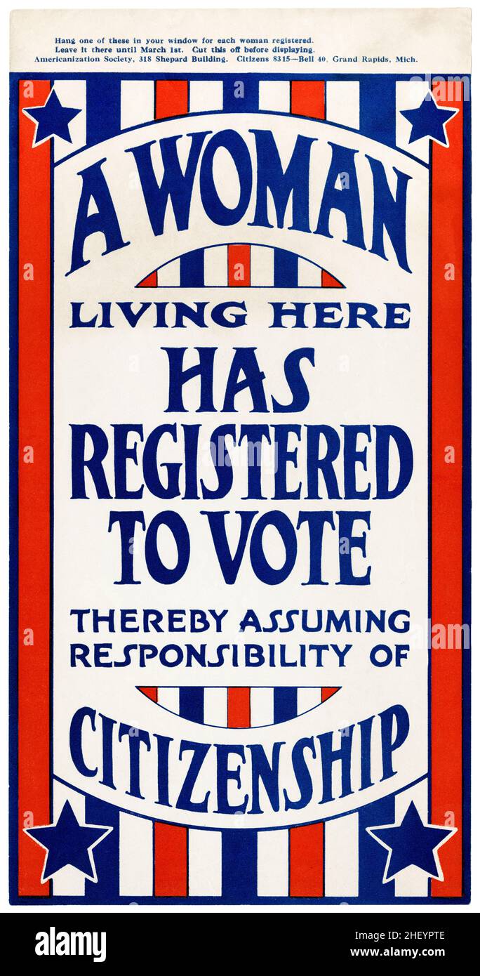 Une femme qui vit ici s'est inscrite pour voter, au suffrage des femmes aux États-Unis, affiche, vers 1920 Banque D'Images