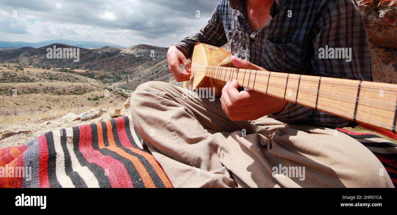 Baglama sonne.Belle nature.Tapis turc. Banque D'Images