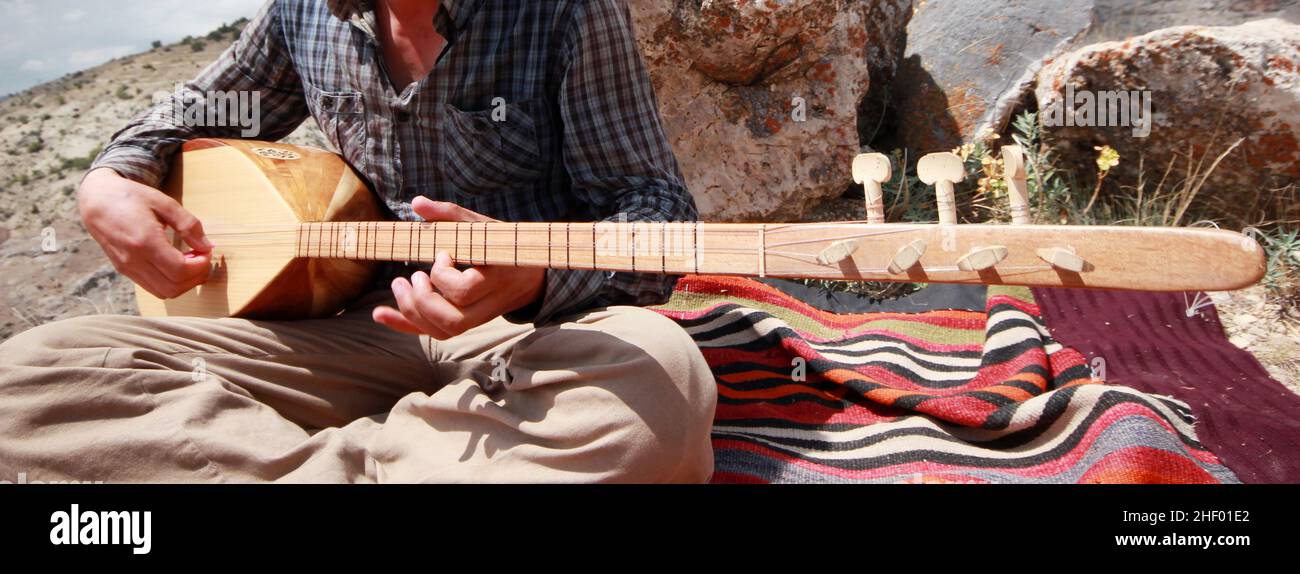 Baglama sonne.Belle nature.Tapis turc. Banque D'Images