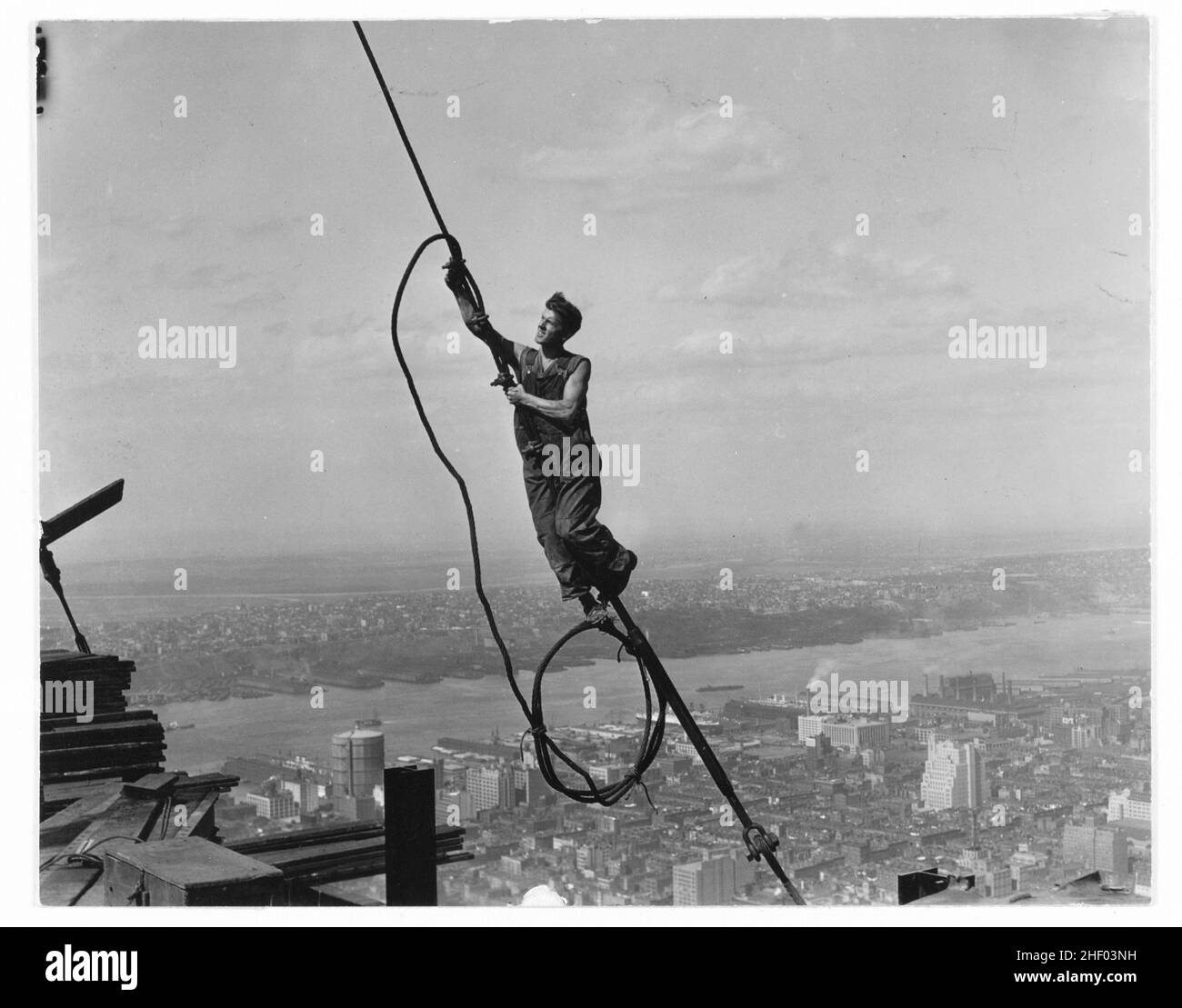 Icarus, Empire State Building - 1930.Photo : Lewis Hine (américain, 1874–1940).Photo d'époque de New York. Banque D'Images