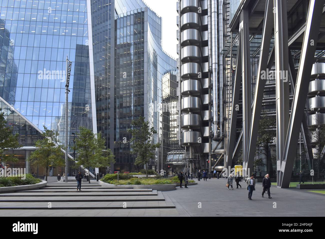 Bâtiments et passerelle modernes de la City of London, Royaume-Uni. Banque D'Images