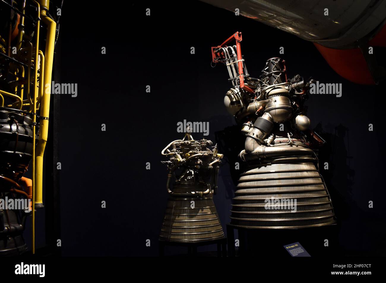 Le moteur de la fusée à carburant liquide Saturn V J-2 est exposé au Science Museum de Londres, au Royaume-Uni. Banque D'Images