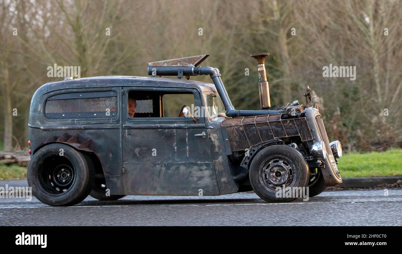 .Steampunk HotRod - Rat Rod - sur la route.Châssis Dutton, carrosserie Austin d'avant-guerre, moteur Mazda, suspension avant Viva et extrémité arrière Sierra Banque D'Images
