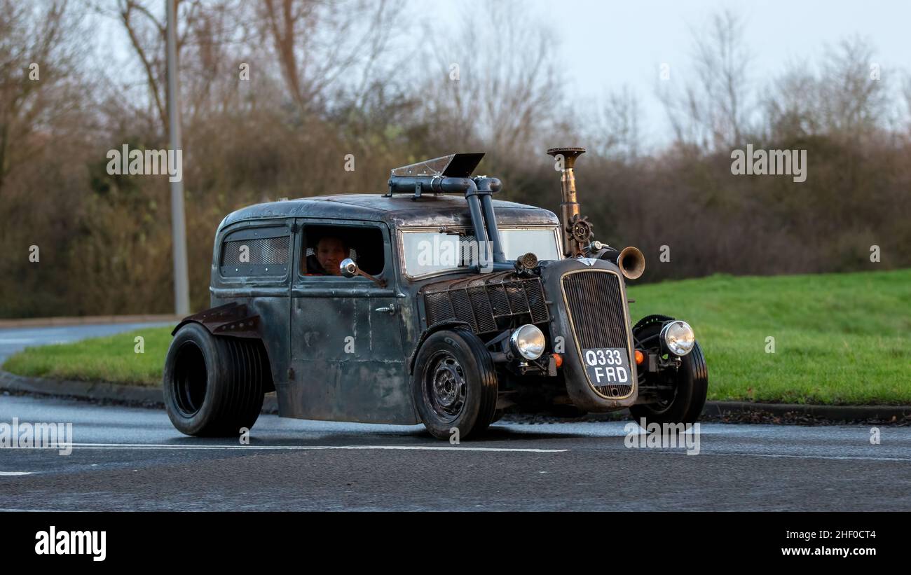 .Steampunk HotRod - Rat Rod - sur la route.Châssis Dutton, carrosserie Austin d'avant-guerre, moteur Mazda, suspension avant Viva et extrémité arrière Sierra Banque D'Images