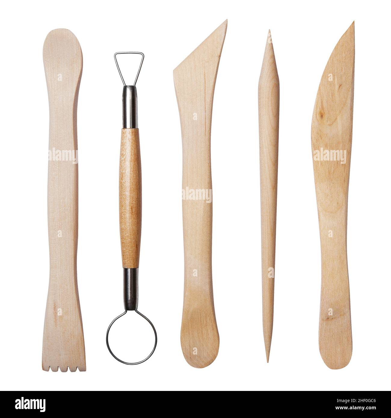 Jeu d'outils en bois de sculpture à modélisation en argile isolé sur blanc Banque D'Images