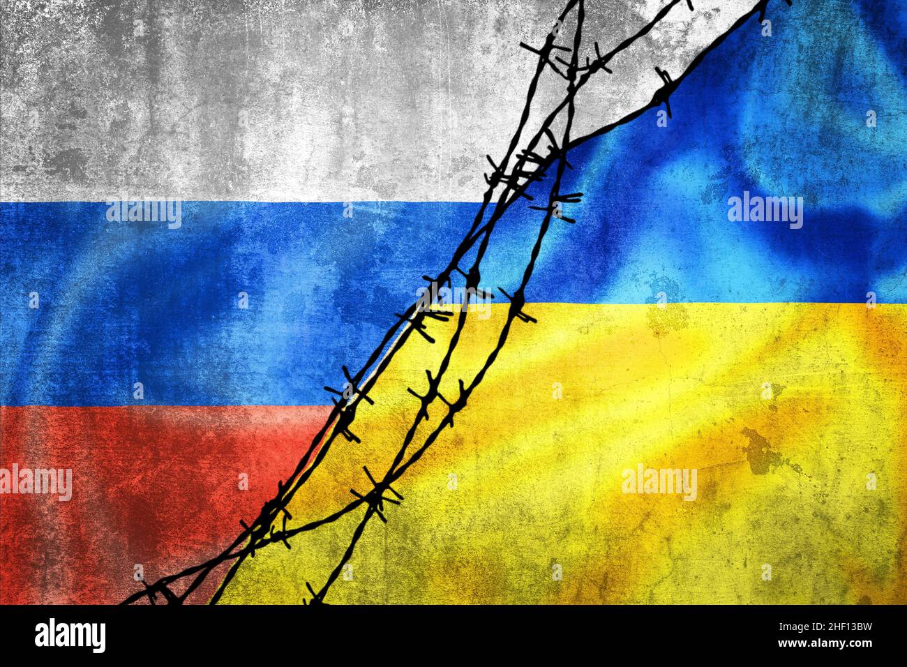 Grunge drapeaux de la Fédération de Russie et de l'Ukraine divisé par l'illustration barbelée, concept de relations tendues entre l'Ukraine et la Russie Banque D'Images