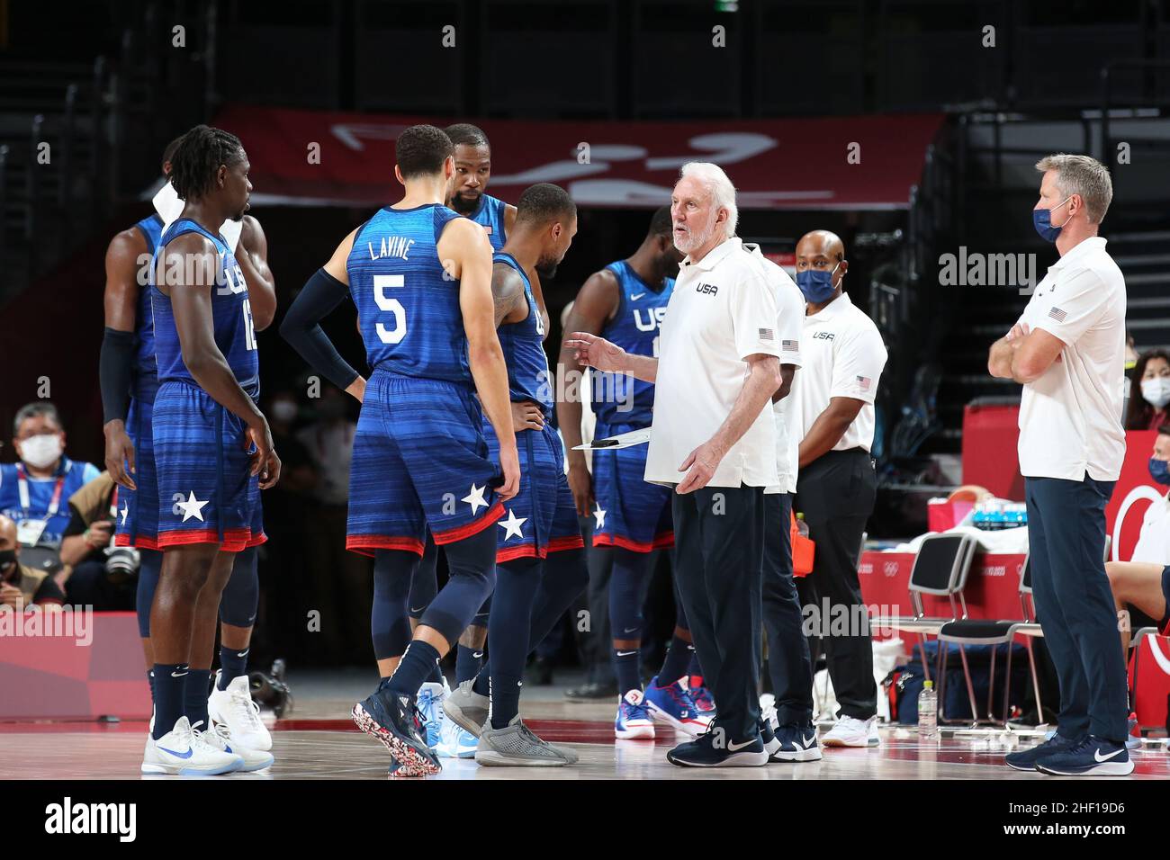 25th JUILLET 2021 - SAITAMA, JAPON: Entraîneur-chef Gregg Popovich des États-Unis pendant le groupe préliminaire de basket-ball masculin Un match entre Fran Banque D'Images