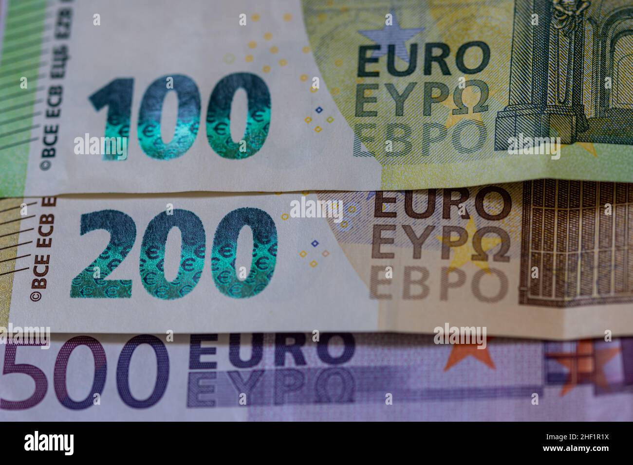 Gros plan d'un billet de 500 euros, de 200 euros et de 100 euros Banque D'Images