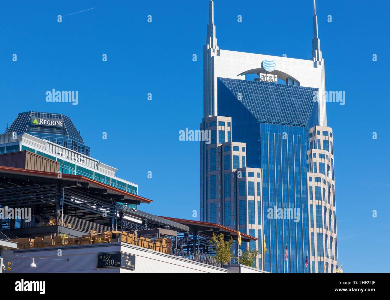 Nashville, Tennessee, États-Unis - 7 novembre 2021 : gratte-ciels de design architectural moderne dans le centre-ville de Nashville, Tennessee. Banque D'Images