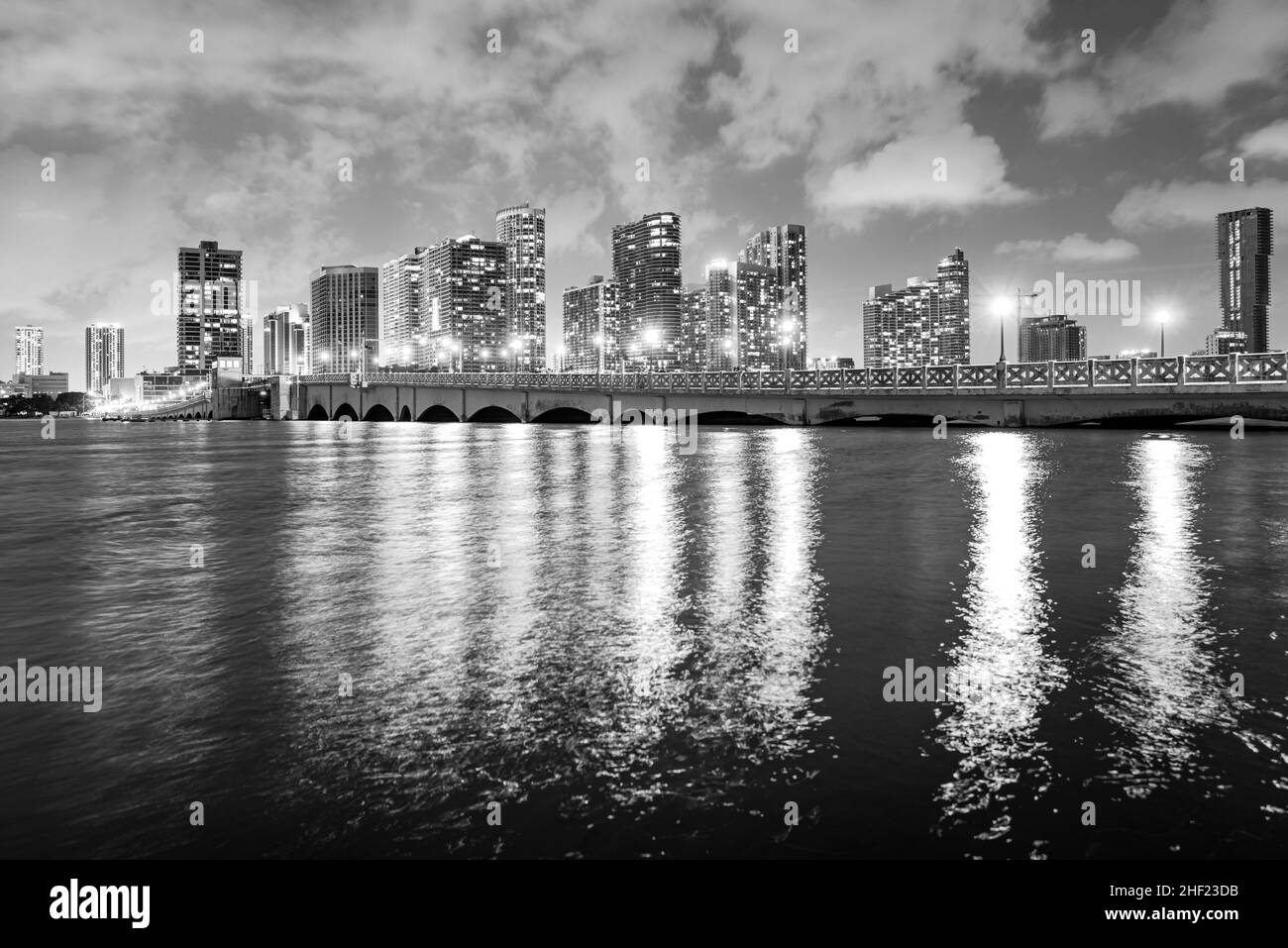 Ville de Miami.Paysage du centre-ville des États-UnisÉtat de Floride.Ville la nuit. Banque D'Images