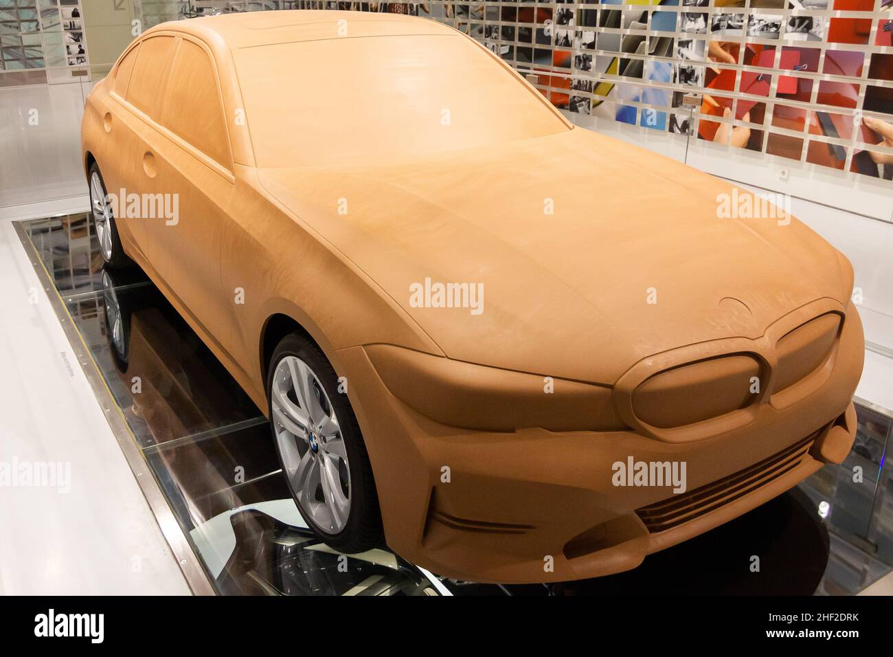 Modèle en argile BMW 5 dans le musée BMW, novembre 2021, Munich, Allemagne. Banque D'Images