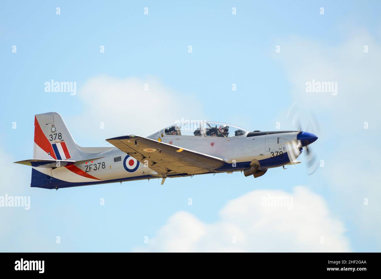 RAF Tucano T1 dans des couleurs spéciales à afficher lors de spectacles aériens et d'événements autour du Royaume-Uni pour 2011. Avion de la Royal Air Force en bandes patriotiques Banque D'Images