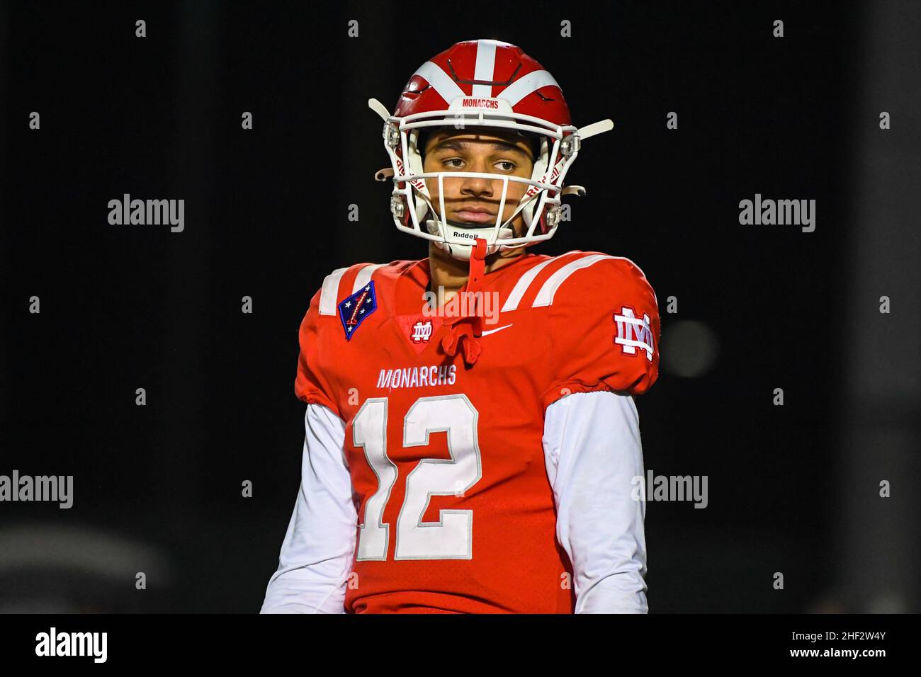 Mater Dei Monarchs Quarterback Elijah Brown (12) lors d'un match de football de l'école secondaire contre Servite, le vendredi 26 novembre 2021, à long Beach,Calif. Le Banque D'Images