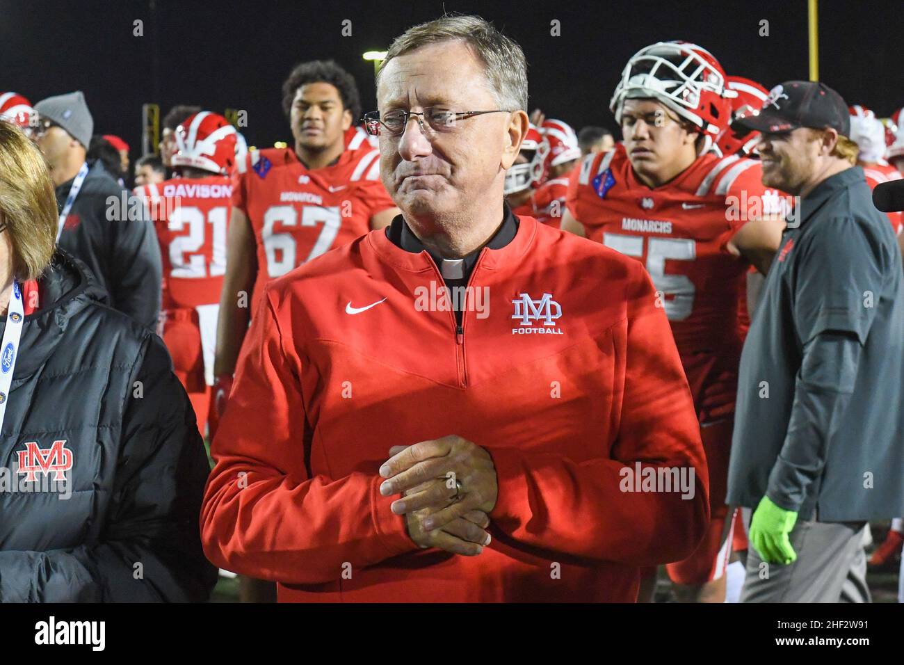 Président de l'école secondaire Mater Dei Walter E. Jenkins lors d'un match de football de l'école secondaire contre Servite, vendredi 26 novembre 2021, à long Beach,Calif. Banque D'Images