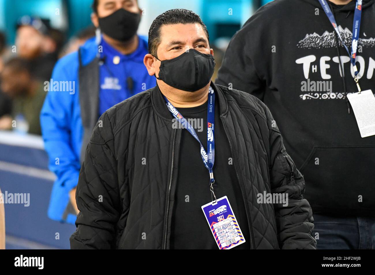 La personnalité du spectacle-parole mexicain-américain Guillermo Rodriguez participe à un match de football de la NCAA, le samedi 18 décembre 2021, à Los Angeles.L'AGGI de l'État de l'Utah Banque D'Images