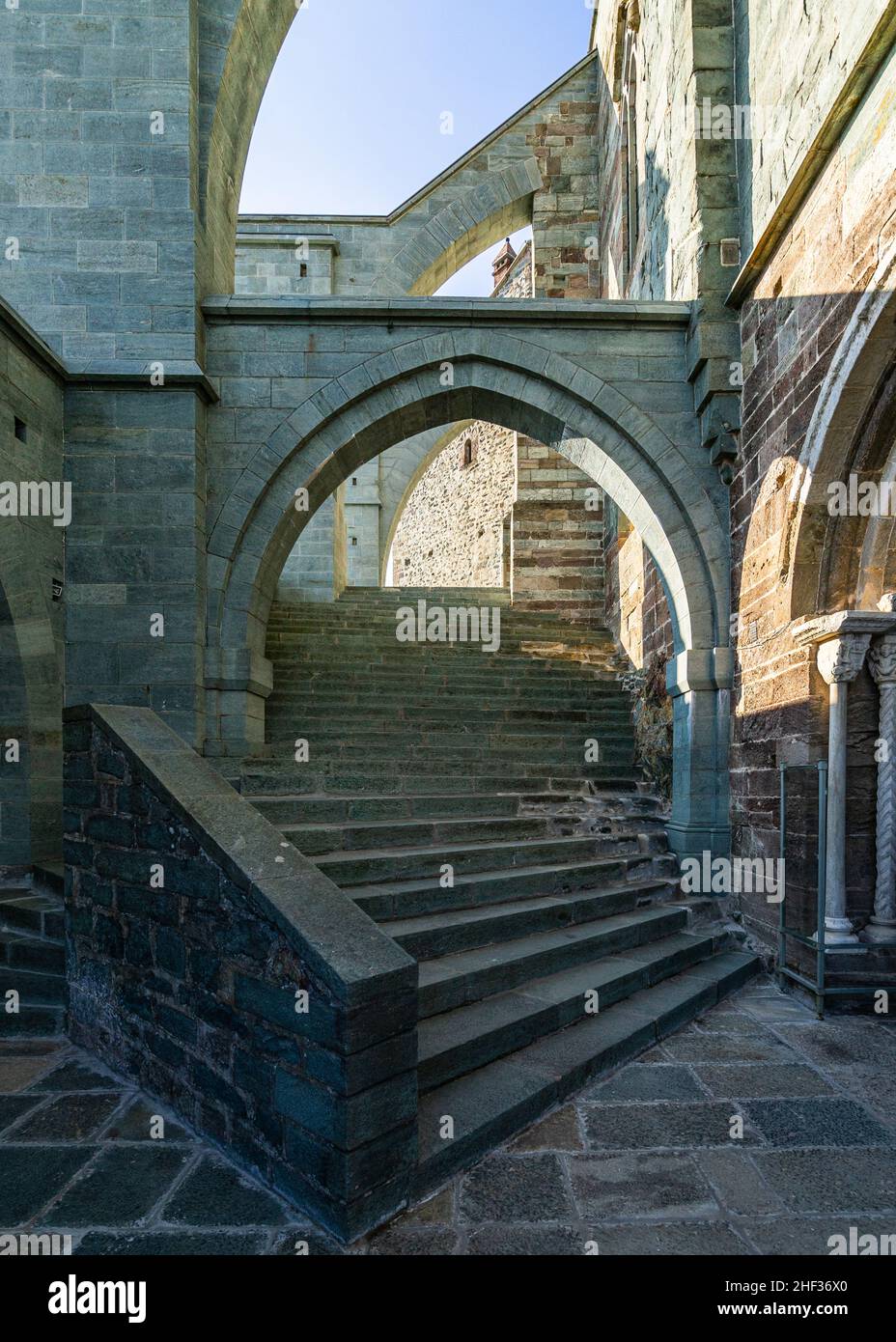 Détails architecturaux au Sacra di San Michele, l'une des attractions touristiques les plus populaires de la région du Piémont, Italie Banque D'Images