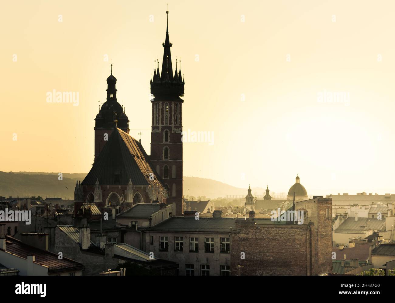 Zoom avant sur la basilique Sainte-Marie à Cracovie, en Pologne. Banque D'Images