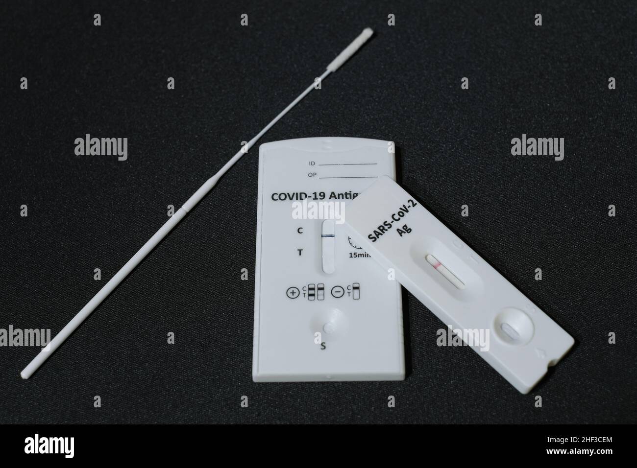 Test antigénique FAST covid19 pour vérifier l'infection par le cov-sras-2, dépistage de la pandémie Banque D'Images