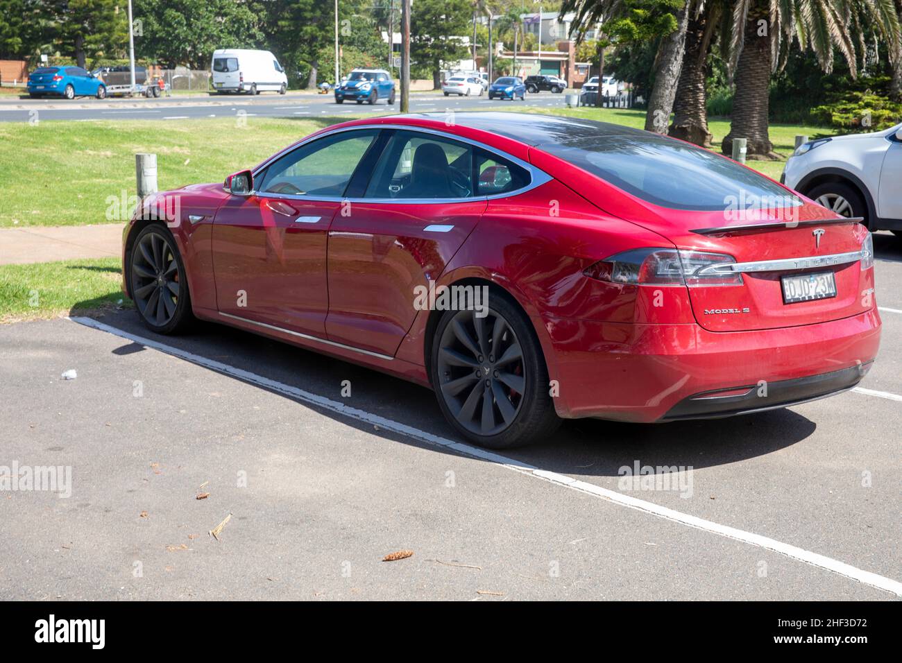 Modèle 2016 Tesla modèle S P85D stationné à Sydney dans un parking, Nouvelle-Galles du Sud, Australie Banque D'Images