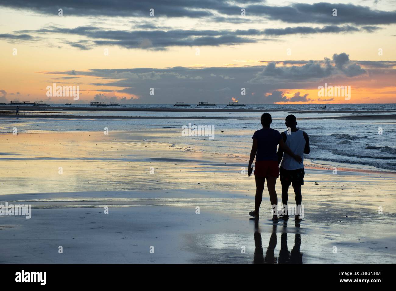 A gay couple kissing Banque de photographies et d’images à haute résolution Alamy