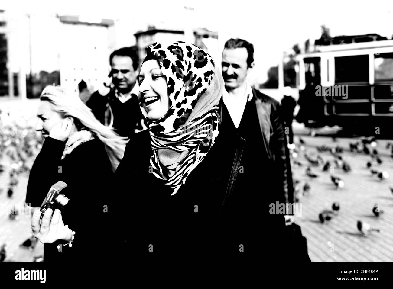 Les femmes turques sur la place Taksim à Istanbul, Turquie. Banque D'Images