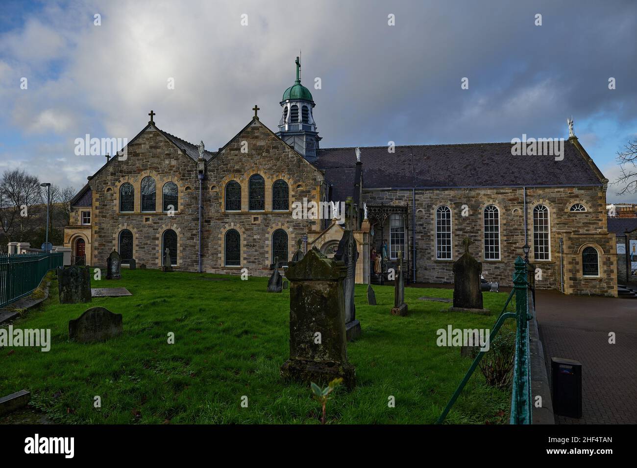 Église Saint-Colomba long Tower ville de Derry, Irlande du Nord. Format vertical Banque D'Images