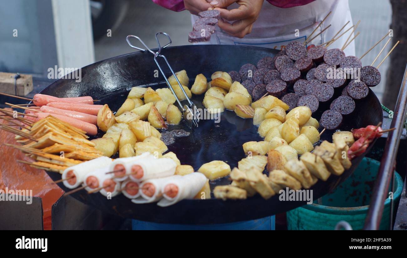 Nourriture très épicée dans la vieille ville de Lijiang Banque D'Images